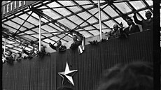 Václavské nám�stí ve 20. století. Rok 1961. Uprosdt�ed �krásný Tony�, prezident...