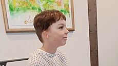 Mat�j se narodil bez pravého u�ního boltce i zvukovodu. Po nákladné operaci, na...