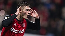 �eský úto�ník Leverkusenu Patrik Schick slaví gól do sít� Freiburgu.