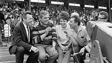 Zleva: herci i bavi�i Jaroslav �tercl, Václav Voska, Ji�ina Bohdalová s...