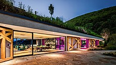 Architekti se rozhodli umístit v�t�inu objemu nové stavby do zem�.