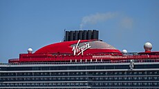Výletní lo� spole�nosti Virgin Voyages v p�ístavu na �eckém ostrov� Rhodos (24....