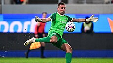 Branká� Adam Zadra�il z Hradce Králové.