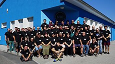 �Za�ínali v gará�i, to jsme m�li �ty�i zam�stnance, v sou�asnosti u nás pracuje...