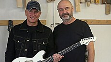 Ota Vá�a ze skupiny Kabát spolu se zakladatelem a majitelem NBE Corp. Petrem...