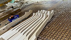 Pohled do výroby. Denn� z Ho�ovic vyjede do sv�ta dvacet kus� elektrických...