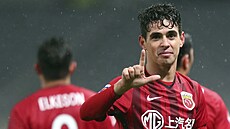 Oscar v dresu �ínského klubu Shanghai SIPC