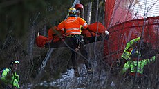 Francouzský ly�a� Cyprien Sarrazin se vá�n� zranil p�i tréninku na sjezd v...