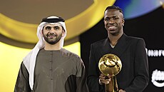 Vinícius Júnior (vpravo) z Realu Madrid si v Dubaji doel pro ocenní na Globe...