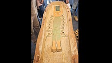 Archeologové na víku starovkého egyptského sarkofágu objevili malbu, která...