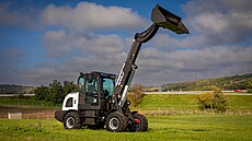 Uitkové stroje jsou nenahraditelnými pomocníky pi práci ve mstech, na...