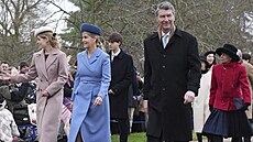 Lady Louise Windsorová, její matka vévodkyn� z Edinburghu Sophie a bratr hrab�...
