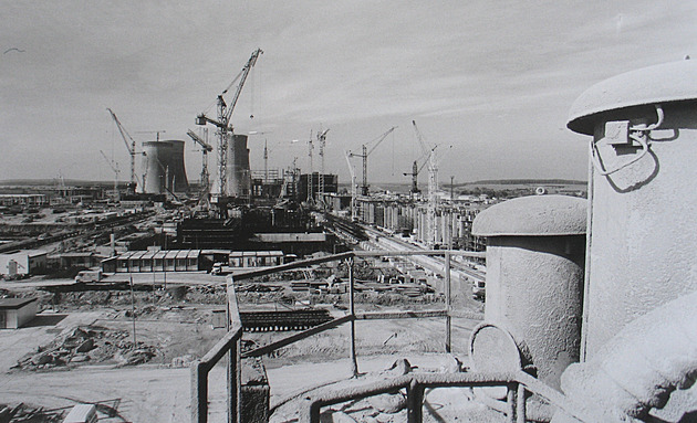 Věděli jste, že existuje fascinující obor zvaný jaderná poezie? A znáte dialektiku žízně?