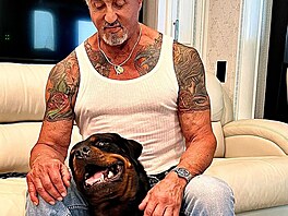 Herec Sylvester Stallone a jeho par�ák. �N�kdy myslím na to, co se stane, a� tu...