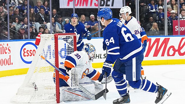 David K�mpf z Toronta d�v� g�l v duelu s NY Islanders.