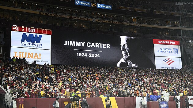 Jimmymu Carterovi vzdali hold i na z�pase NFL mezi   Washington Commanders a Atlanta Falcons. (29. prosince 2024)