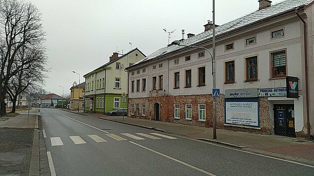 Dm v Trutnov, kde policie vyetuje vradu a pokus o sebevradu