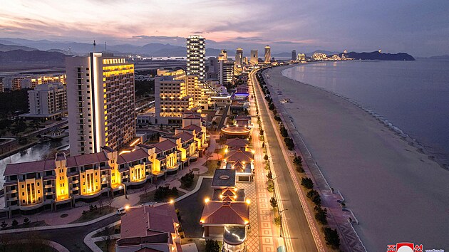 Budovan� severokorejsk� pl�ov� letovisko Kalma u m�sta Wonsan (31. prosince 2024)