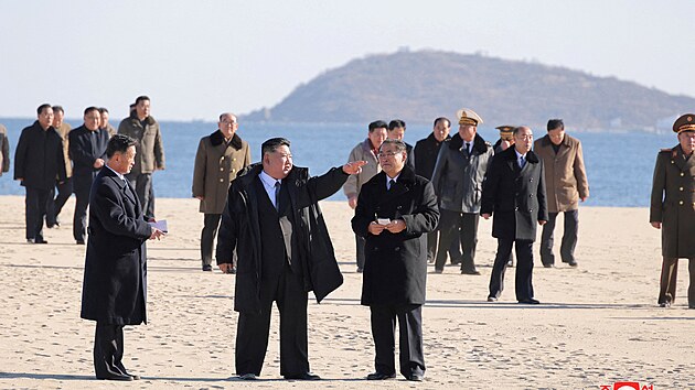 Severokorejsk� v�dce Kim �ong-un se svou dcerou Kim �u-ae nav�t�vil budovan� severokorejsk� pl�ov� letovisko Kalma u m�sta Wonsan. (30. prosince 2024)