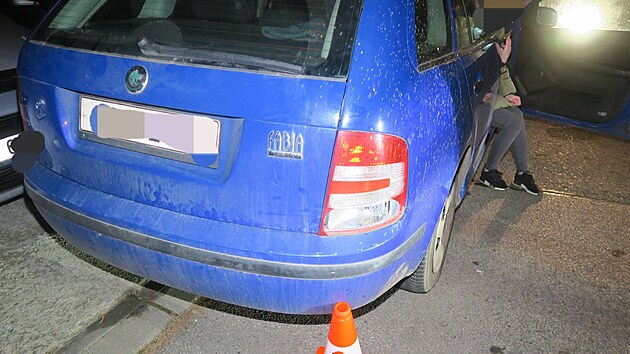 Opil� �idi� v tomto voze dvakr�t boural v ulici M. Chlajna na s�dli�ti M�j.