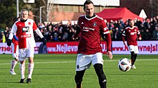 Ji�í Novotný b�hem Silvestrovského derby v roce 2023.