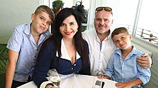 Andrea Tögel Kalivodová s manželem a jejich dvěma syny (2023)