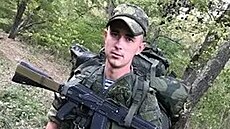 Velitel pr�zkumné jednotky 76. výsadkové divize Ar�om Tarejev je podez�elý, �e...