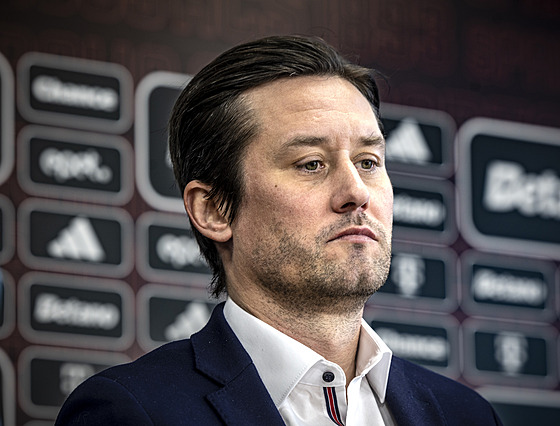 Sparanský sportovní editel Tomá Rosický bhem tiskové konference ped jarní...