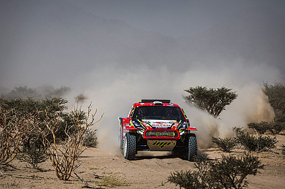 Martin Prokop zdolává tra první etapy Rallye Dakar.