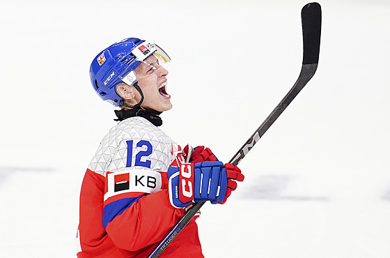 eský kapitán Eduard alé se raduje z vítzného nájezdu proti védsku.