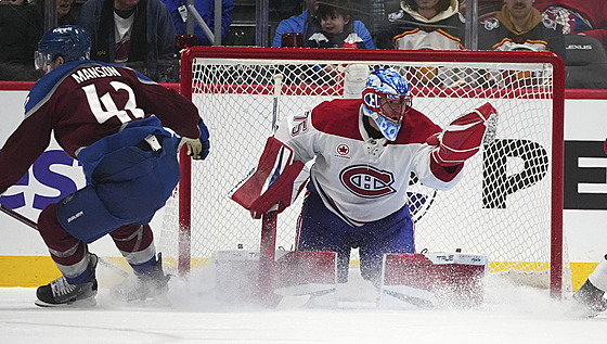 Jakub Dobe� zastavuje puk lapa�kou.