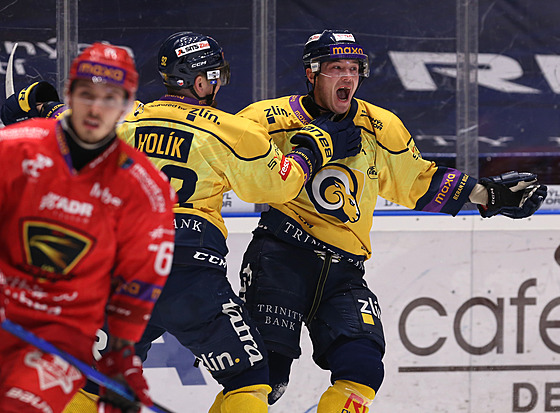 Zlínský Jesse Paukku slaví rozhodující branku proti Prost�jovu.