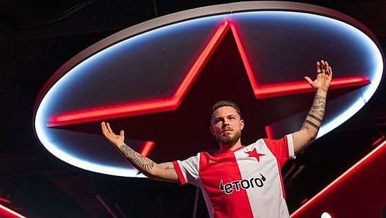 Reprezenta�ní úto�ník Vasil Ku�ej, posila Slavie z Mladé Boleslavi.