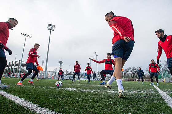 Fotbalisté Pardubic v prvním tréninku leto�ní zimní p�ípravy. (6. ledna 2025)
