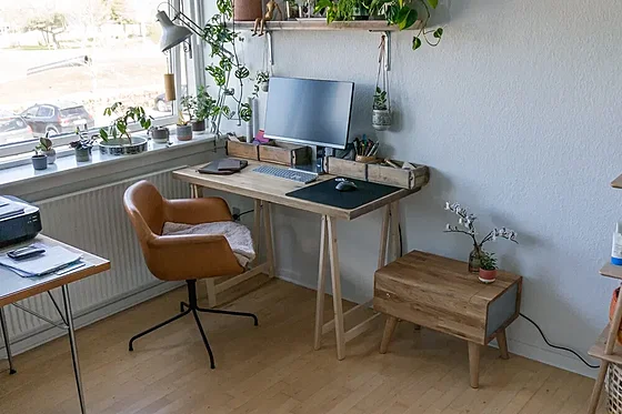 Nad�enec si vlastnoru�n� ze d�eva vyrobil vkusnou PC bednu, která vypadá vkusn�...