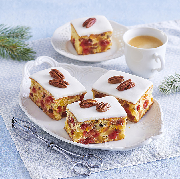 Kostky se sušeným ovocem a fondánem