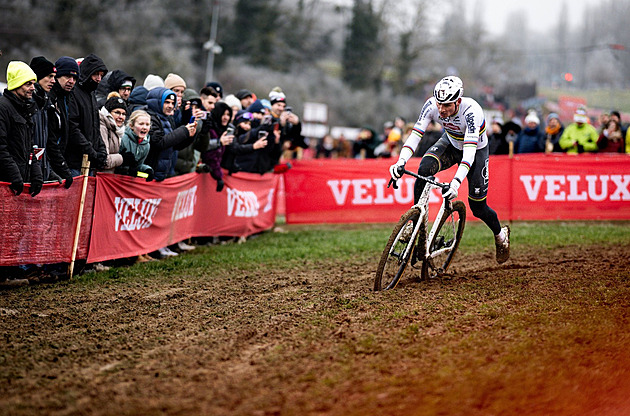 Van der Poel vyrovnal na MS v cyklokrosu rekord, Boroš dojel čtyřiadvacátý