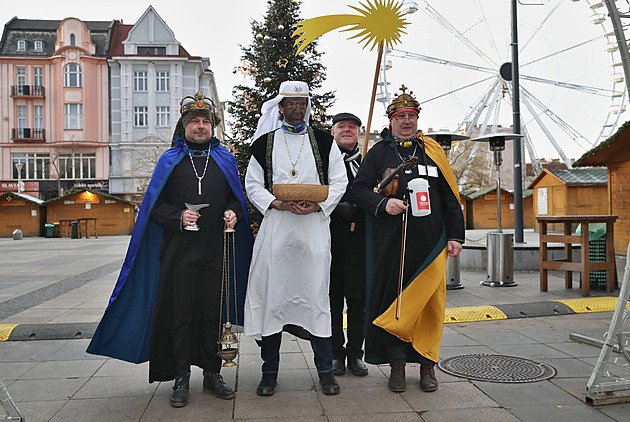 Tíkrálovou sbírku v kraji slavnostn zahájili pedstavitelé Charity Luká...