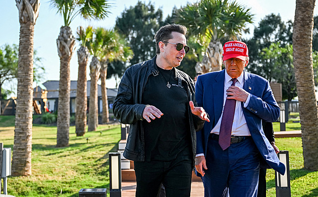 Musk hodil do politiky a médií v Německu „granát“. Lítají argumenty Hitlerem a Putinem