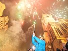 Lid� v centru Prahy slav� p��chod roku 2025. (1. ledna 2025)