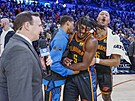Luguentz Dort (5), Aaron Wiggins a Jaylin Williams (6) z Oklahoma City Thunder...