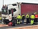 Kamion po zvan nehod na silnici I/3 u Senohrab. (7. ledna 2025)