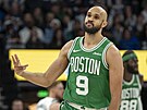 Derrick White (9) z Boston Celtics slaví trojku.
