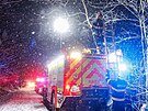 Auto v Tisu spadlo do Oleenky, hasii ho tahali jebem. (2. ledna 2025)