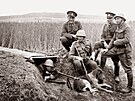 Pslunci 3. ety SOS na bojovm stanoviti u verubskho hbitova, erven...
