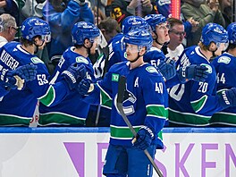 Elias Pettersson slaví trefu proti Nashvillu.