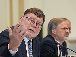 Ministr financí Zbynk Stanjura na tiskové konferenci ke zveejnní zprávy...
