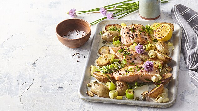 Smetanový losos s pórkem a bramborami