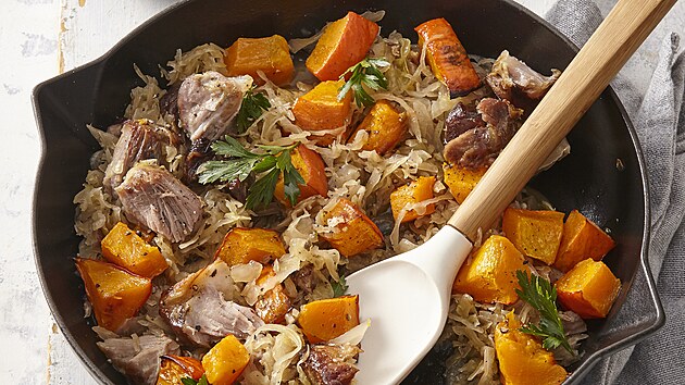 Vepová plec s kysaným zelím a dýní