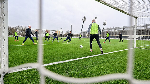 Prvn� tr�nink fotbalist� Hradce Kr�lov� v r�mci zimn� p��pravy.